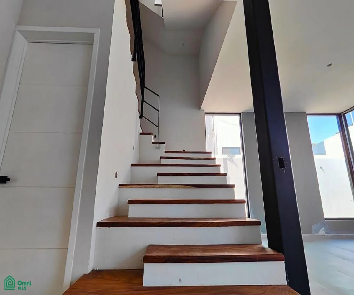 En Venta,Los Pinos Campestre,privada lorenzo barcelata 7302, Zapopan, Jalisco 45239, 4 Habitaciones,3 Baños,privada lorenzo barcelata,3,MX24858093