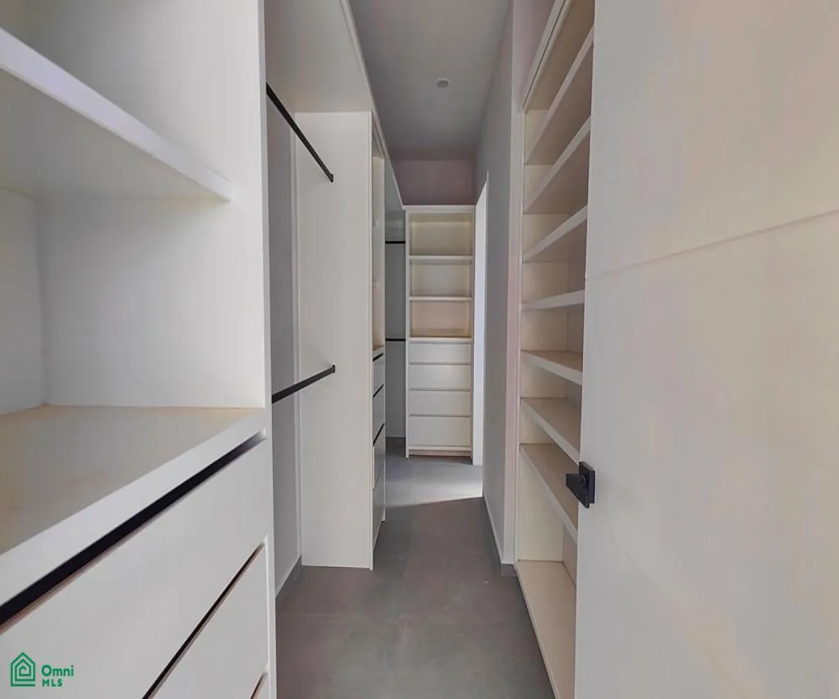 En Venta,Los Pinos Campestre,privada lorenzo barcelata 7302, Zapopan, Jalisco 45239, 4 Habitaciones,3 Baños,privada lorenzo barcelata,3,MX24858093