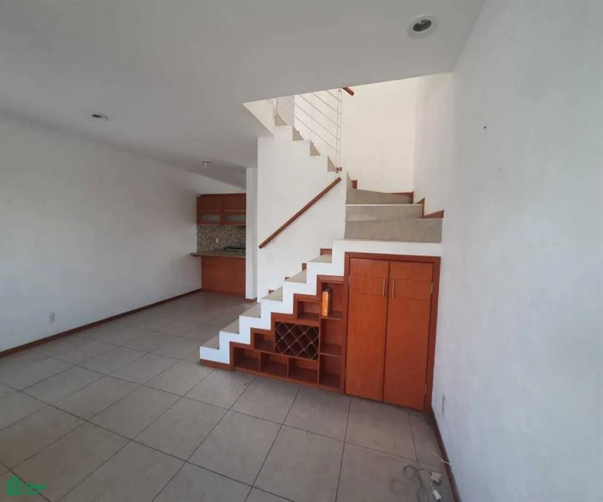 En Venta,Parques del Bosque,Calle del Bosque 357, Tlaquepaque, Jalisco 45609, 3 Habitaciones,2 Baños,Calle del Bosque,2,MX25626810 En Venta,Parques del Bosque,Calle del Bosque 357, Tlaquepaque, Jalisco 45609, 3 Habitaciones,2 Baños,Calle del Bosque,2,MX25626810