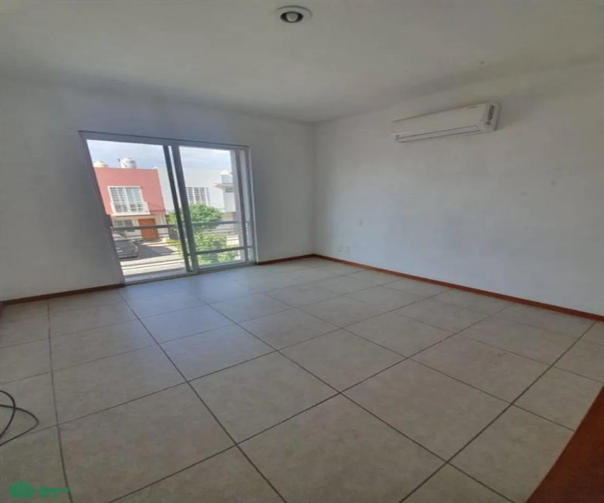En Venta,Parques del Bosque,Calle del Bosque 357, Tlaquepaque, Jalisco 45609, 3 Habitaciones,2 Baños,Calle del Bosque,2,MX25626810 En Venta,Parques del Bosque,Calle del Bosque 357, Tlaquepaque, Jalisco 45609, 3 Habitaciones,2 Baños,Calle del Bosque,2,MX25626810