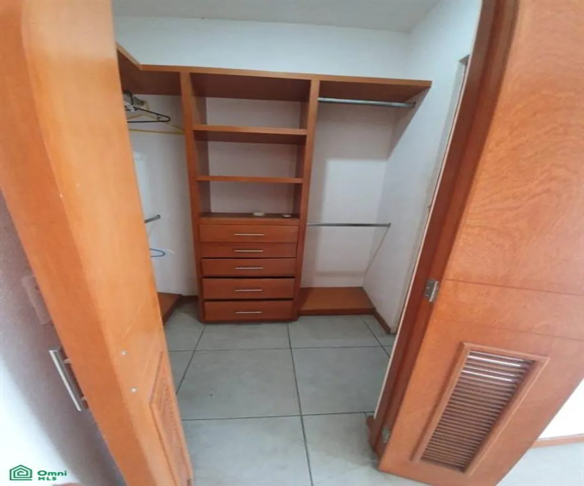 En Venta,Parques del Bosque,Calle del Bosque 357, Tlaquepaque, Jalisco 45609, 3 Habitaciones,2 Baños,Calle del Bosque,2,MX25626810 En Venta,Parques del Bosque,Calle del Bosque 357, Tlaquepaque, Jalisco 45609, 3 Habitaciones,2 Baños,Calle del Bosque,2,MX25626810