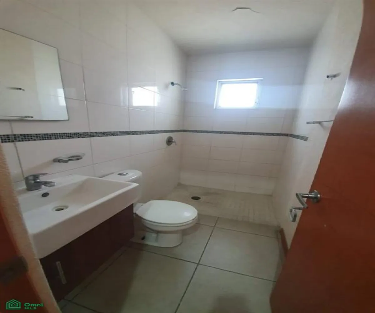 En Venta,Parques del Bosque,Calle del Bosque 357, Tlaquepaque, Jalisco 45609, 3 Habitaciones,2 Baños,Calle del Bosque,2,MX25626810 En Venta,Parques del Bosque,Calle del Bosque 357, Tlaquepaque, Jalisco 45609, 3 Habitaciones,2 Baños,Calle del Bosque,2,MX25626810