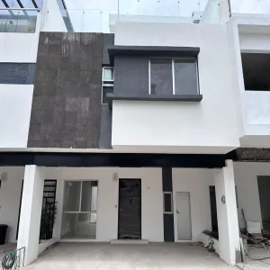 Casa En Venta,Los Robles,Avenida Doctor Angel Leaño 1305, Zapopan, Jalisco 45134, 3 Habitaciones,3 Baños,Avenida Doctor Angel Leaño,3,pXB5jBQ