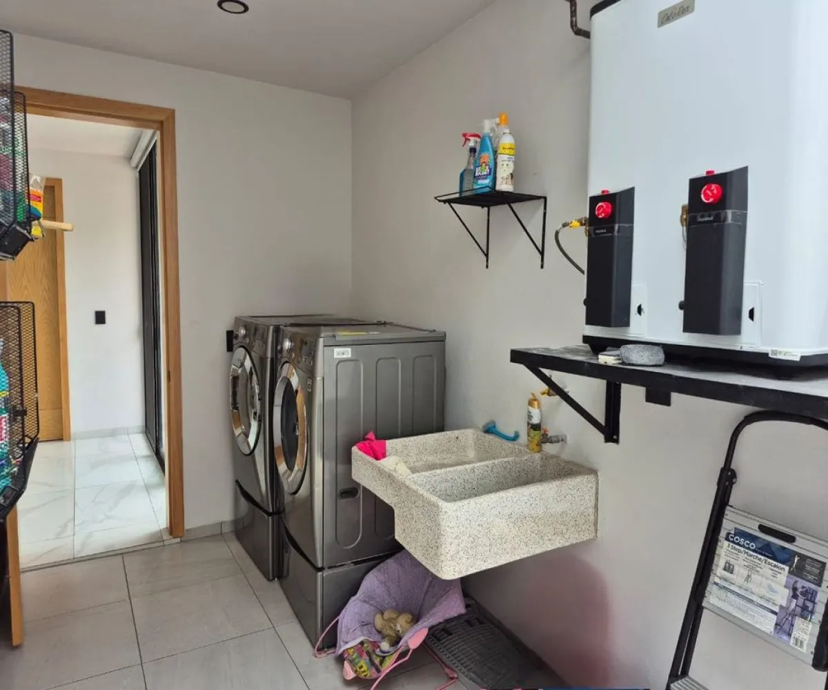 Casa En Venta,Paseo Santa Anita 52, Tlajomulco de Zúñiga, Jalisco 45645, 3 Habitaciones,3 Baños,Paseo Santa Anita,1,p2NkslG