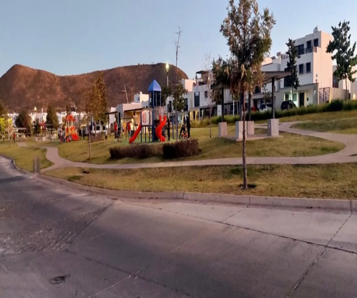 Casa En Venta,Avenida Camino Real a Colima 200, Tlajomulco de Zúñiga, Jalisco 45645, 3 Habitaciones,2 Baños,Avenida Camino Real a Colima,2,phsybDU