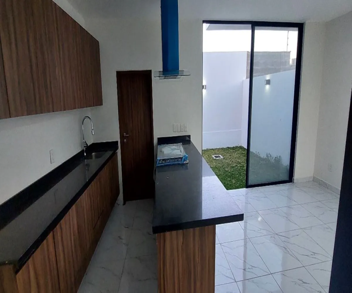 Casa En Venta,Avenida Camino Real a Colima 200, Tlajomulco de Zúñiga, Jalisco 45645, 3 Habitaciones,2 Baños,Avenida Camino Real a Colima,2,phsybDU