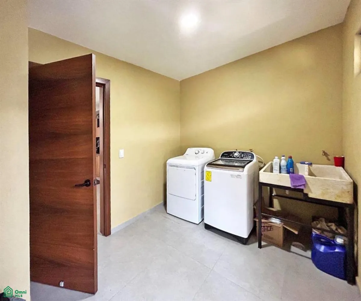 En Venta,Juan Manuel Vallarta,Leo 4137, Zapopan, Jalisco 45120, 5 Habitaciones,5 Baños,Leo,2,MX25668750