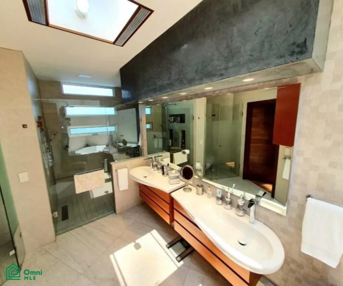 En Venta,Cielo Contry Club,Circuito Jardin del Cielo 588, Tlajomulco de Zuniga, Jalisco 45643, 3 Habitaciones,2 Baños,Circuito Jardin del Cielo,2,MX25865806