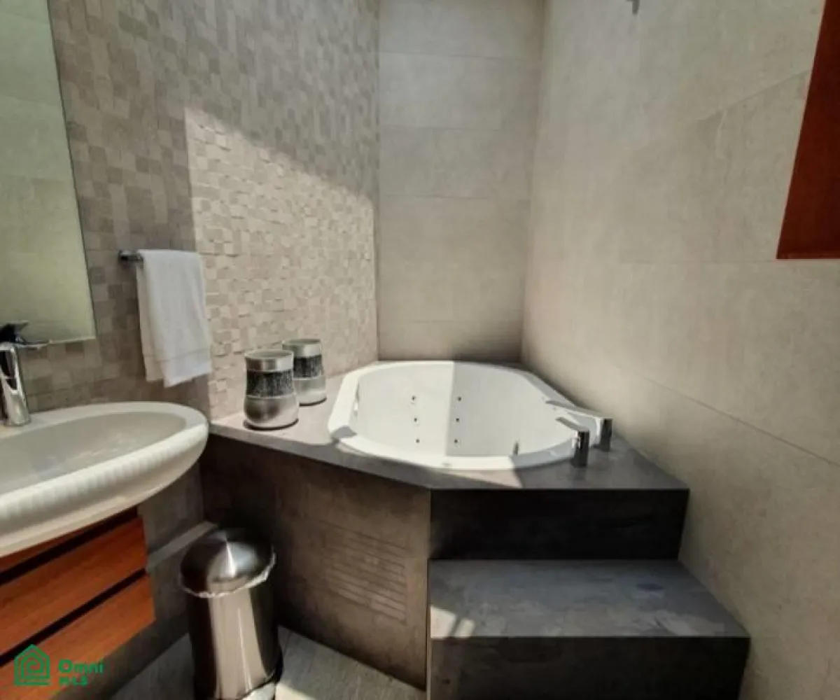 En Venta,Cielo Contry Club,Circuito Jardin del Cielo 588, Tlajomulco de Zuniga, Jalisco 45643, 3 Habitaciones,2 Baños,Circuito Jardin del Cielo,2,MX25865806