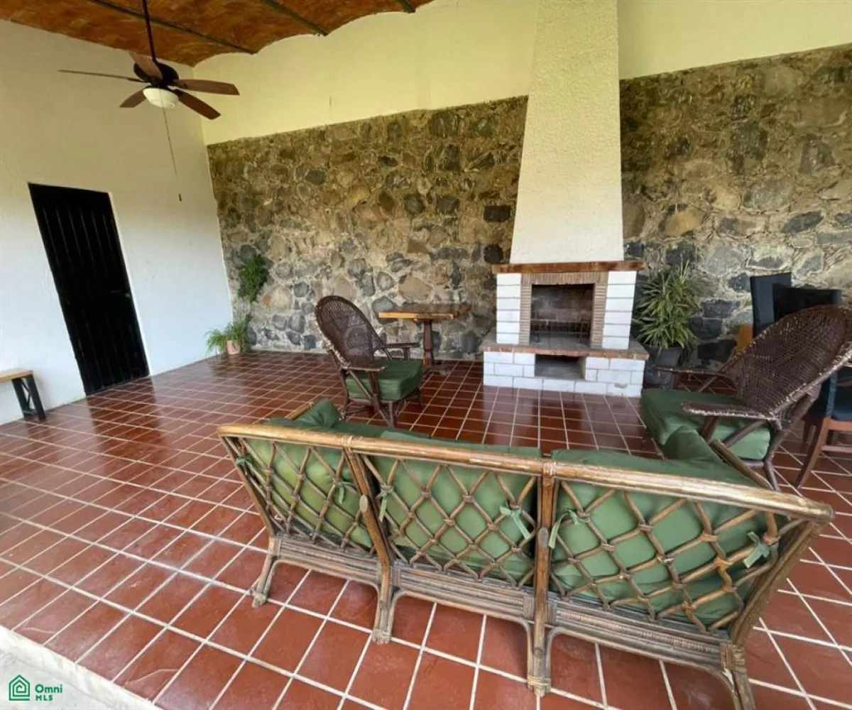 En Venta,Chapala Centro,Hidalgo 261, Chapala, Jalisco 45900, 4 Habitaciones,3 Baños,Hidalgo,1,MX25871537