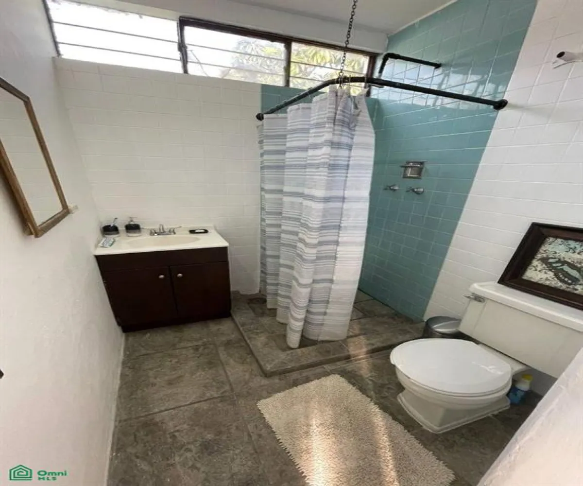 En Venta,Chapala Centro,Hidalgo 261, Chapala, Jalisco 45900, 4 Habitaciones,3 Baños,Hidalgo,1,MX25871537