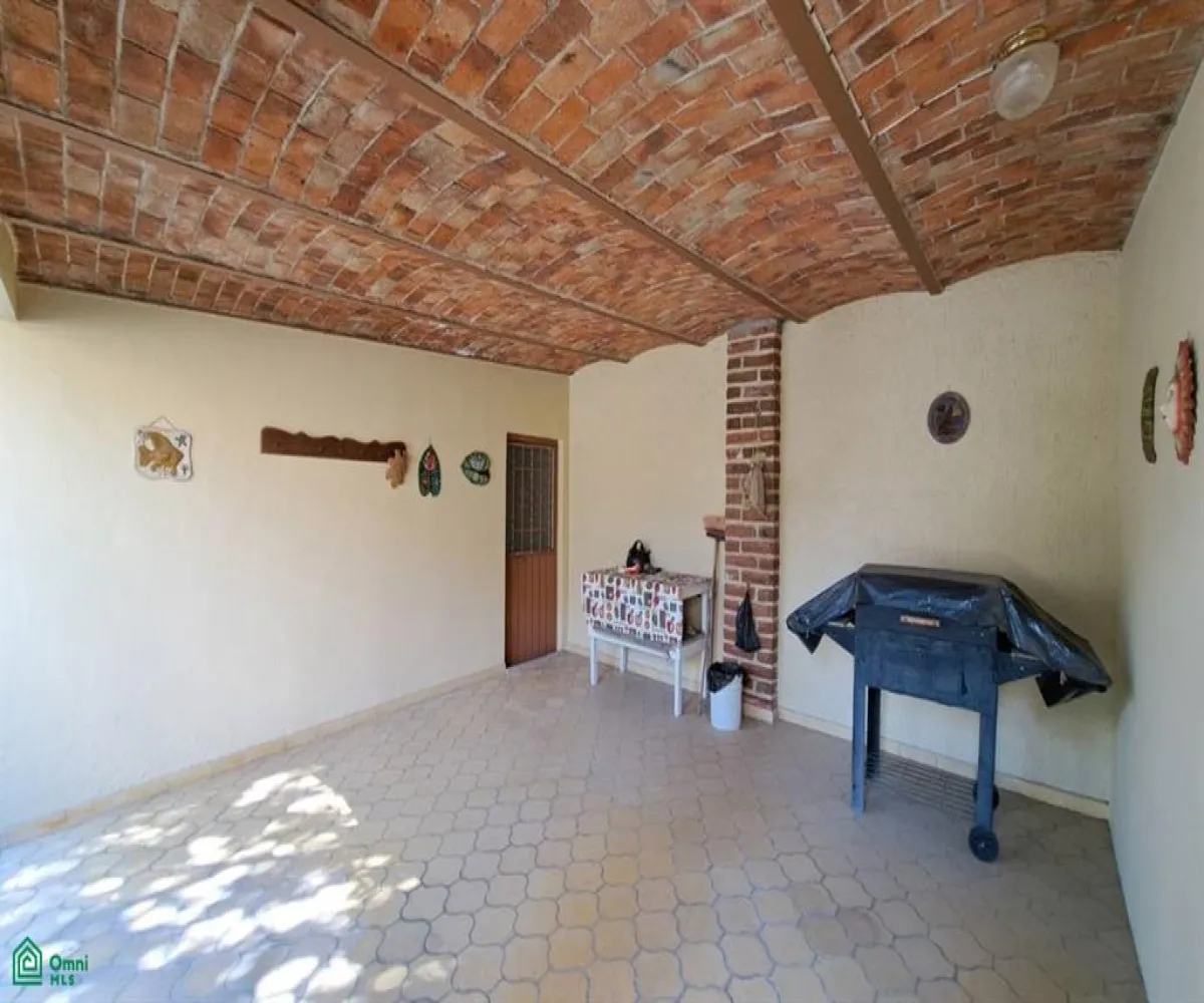 En Venta,Chapala Centro,AV. GONZALEZ GALLO 23B, Chapala, Jalisco 45900, 4 Habitaciones,3 Baños,AV. GONZALEZ GALLO,2,MX25874828