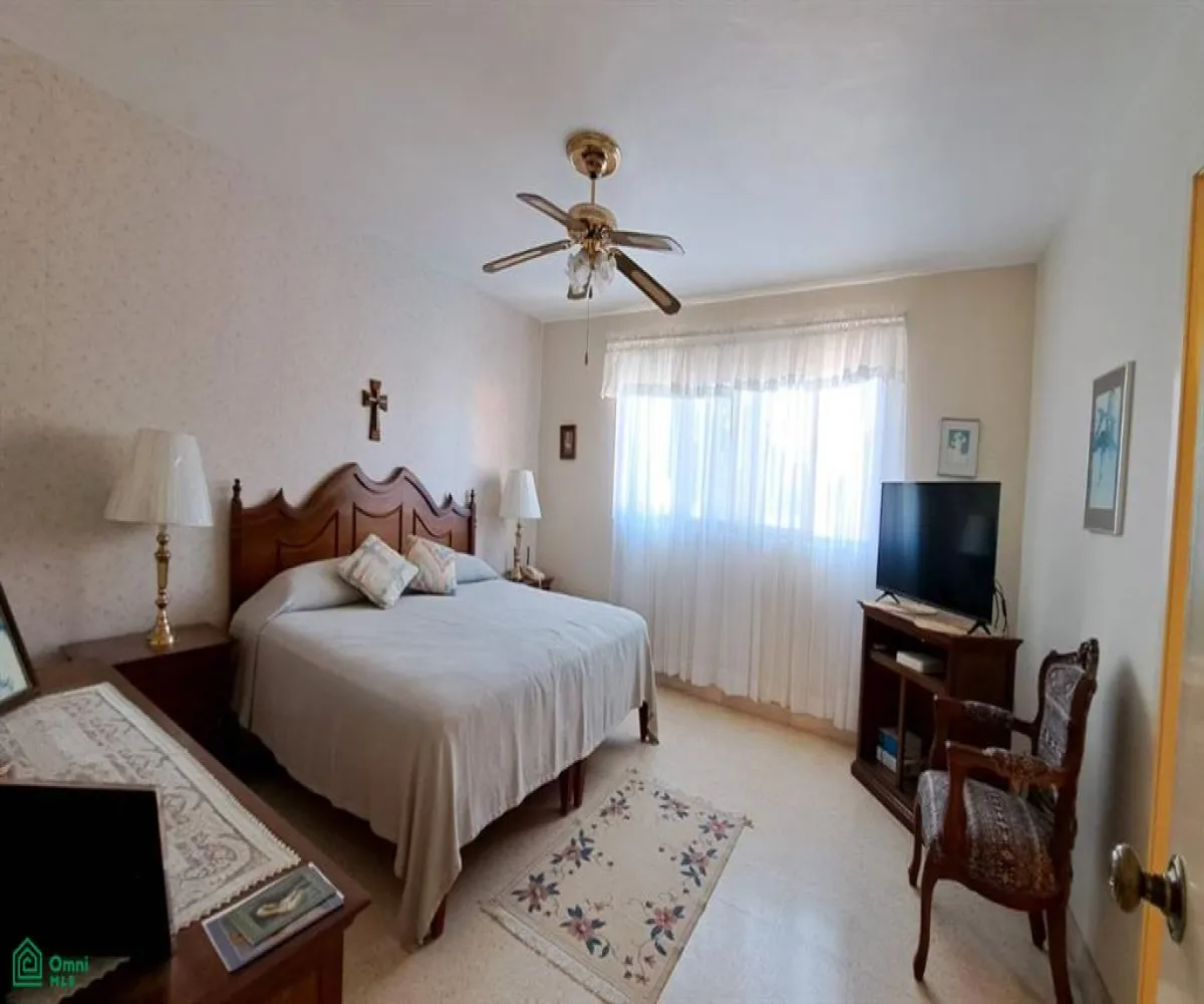 En Venta,Chapala Centro,AV. GONZALEZ GALLO 23B, Chapala, Jalisco 45900, 4 Habitaciones,3 Baños,AV. GONZALEZ GALLO,2,MX25874828