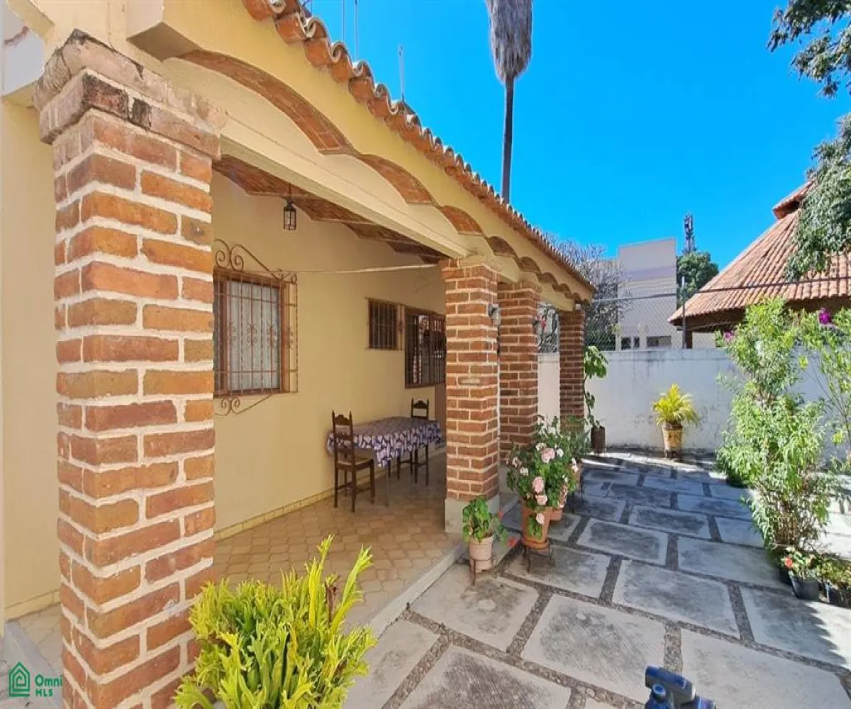 En Venta,Chapala Centro,AV. GONZALEZ GALLO 23B, Chapala, Jalisco 45900, 4 Habitaciones,3 Baños,AV. GONZALEZ GALLO,2,MX25874828