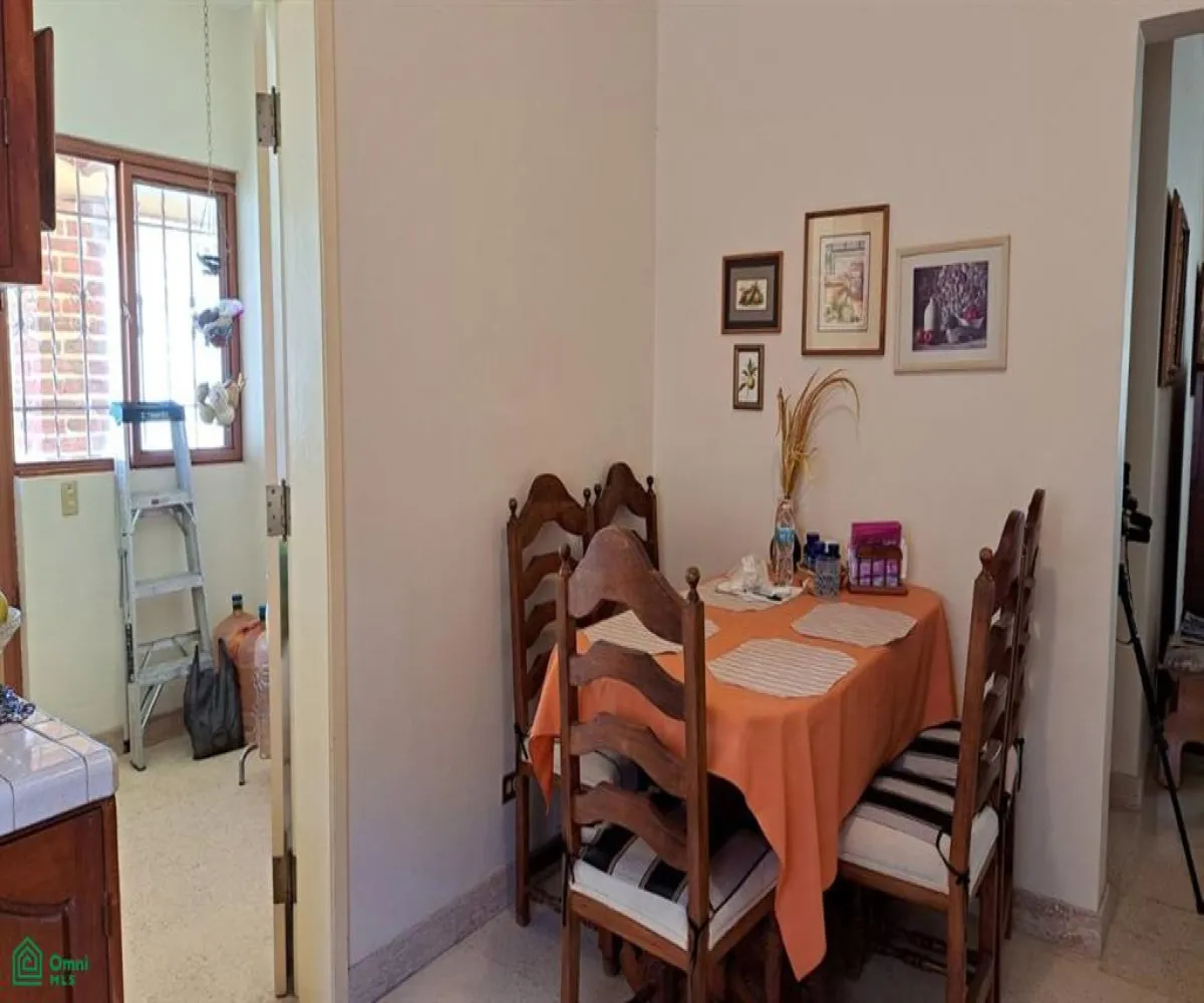 En Venta,Chapala Centro,AV. GONZALEZ GALLO 23B, Chapala, Jalisco 45900, 4 Habitaciones,3 Baños,AV. GONZALEZ GALLO,2,MX25874828