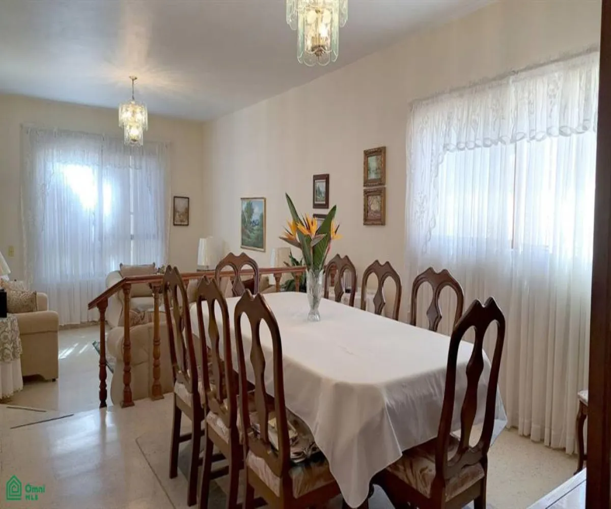 En Venta,Chapala Centro,AV. GONZALEZ GALLO 23B, Chapala, Jalisco 45900, 4 Habitaciones,3 Baños,AV. GONZALEZ GALLO,2,MX25874828