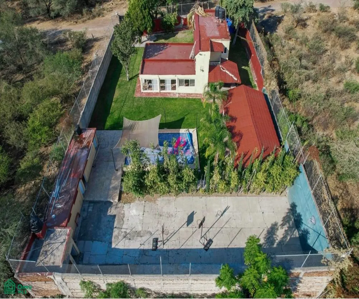 En Venta,Jardines De La Calera,Trebol #mzna 11, S/N, Tlajomulco de Zuniga, Jalisco 45676, 3 Habitaciones,3 Baños,Trebol #mzna 11,MX25880568