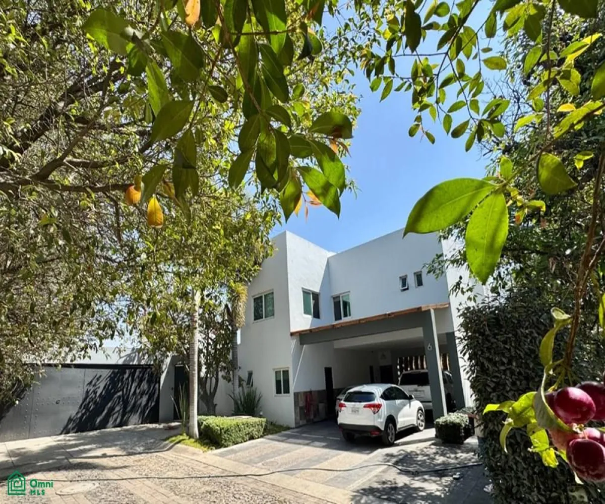 En Venta,Los Gavilanes,Hidalgo 291, Tlajomulco de Zuniga, Jalisco 45640, 4 Habitaciones,3 Baños,Hidalgo,2,MX25893647