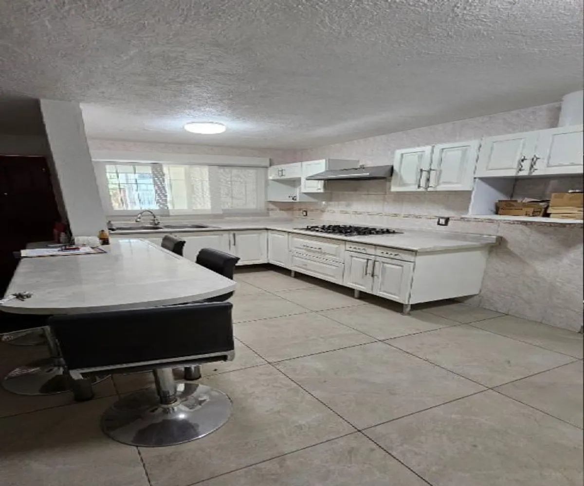 Casa En Venta,Parques de Santa María,Avenida Bahía de Todos Los Santos 2782, San Pedro Tlaquepaque, Jalisco 45609, 2 Habitaciones,1 Baño,Avenida Bahía de Todos Los Santos,2,puO8jDc