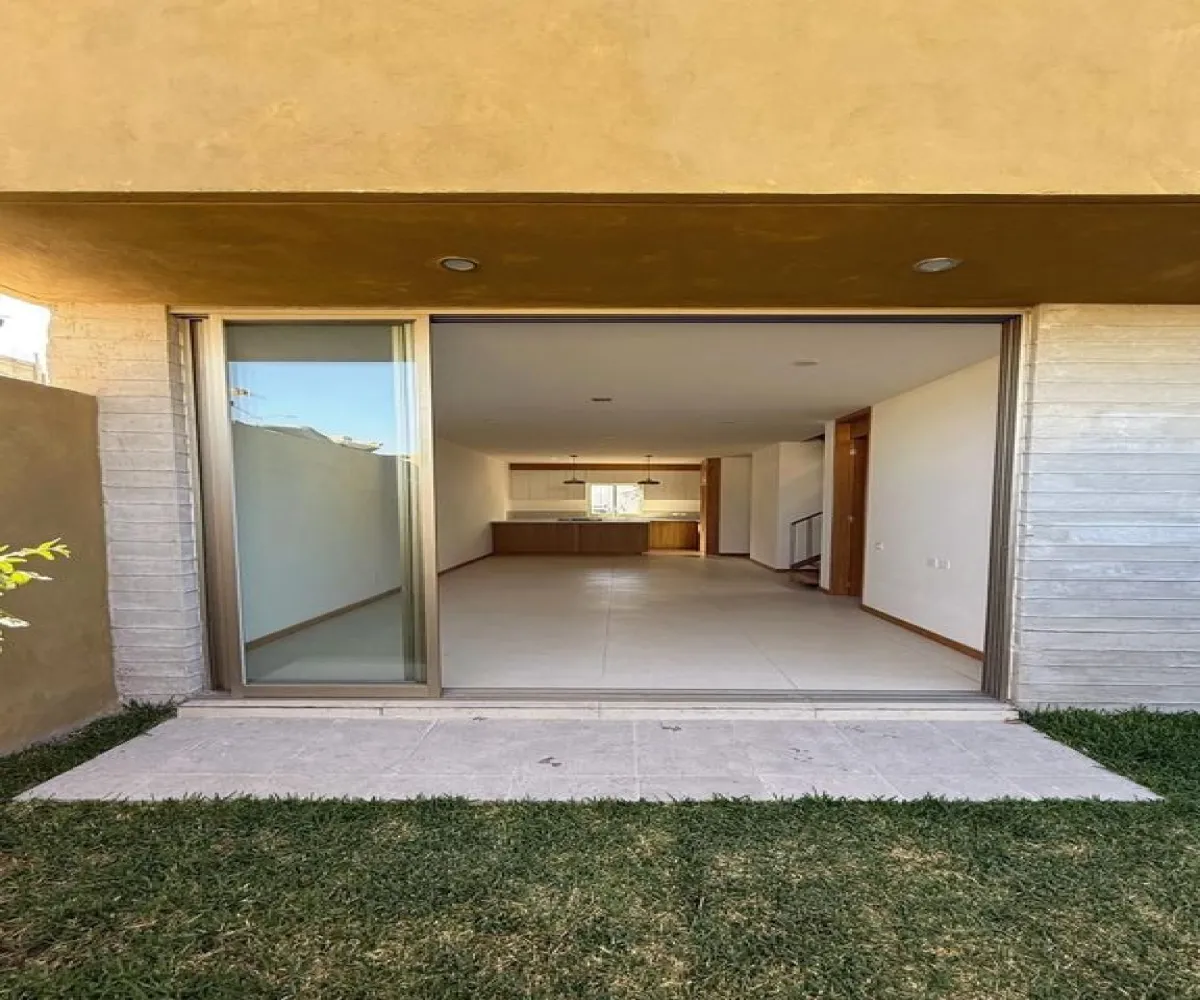 Casa En Venta,Casa Fuerte,Circuito la Almena 94, Tlajomulco de Zúñiga, Jalisco 45645, 3 Habitaciones,4 Baños,Circuito la Almena ,2,p3yHIpY