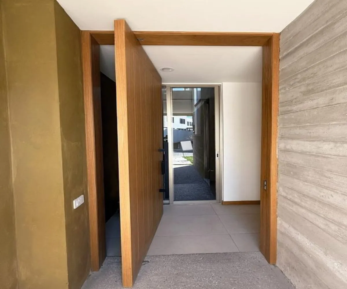 Casa En Venta,Casa Fuerte,Circuito la Almena 94, Tlajomulco de Zúñiga, Jalisco 45645, 3 Habitaciones,4 Baños,Circuito la Almena ,2,p3yHIpY