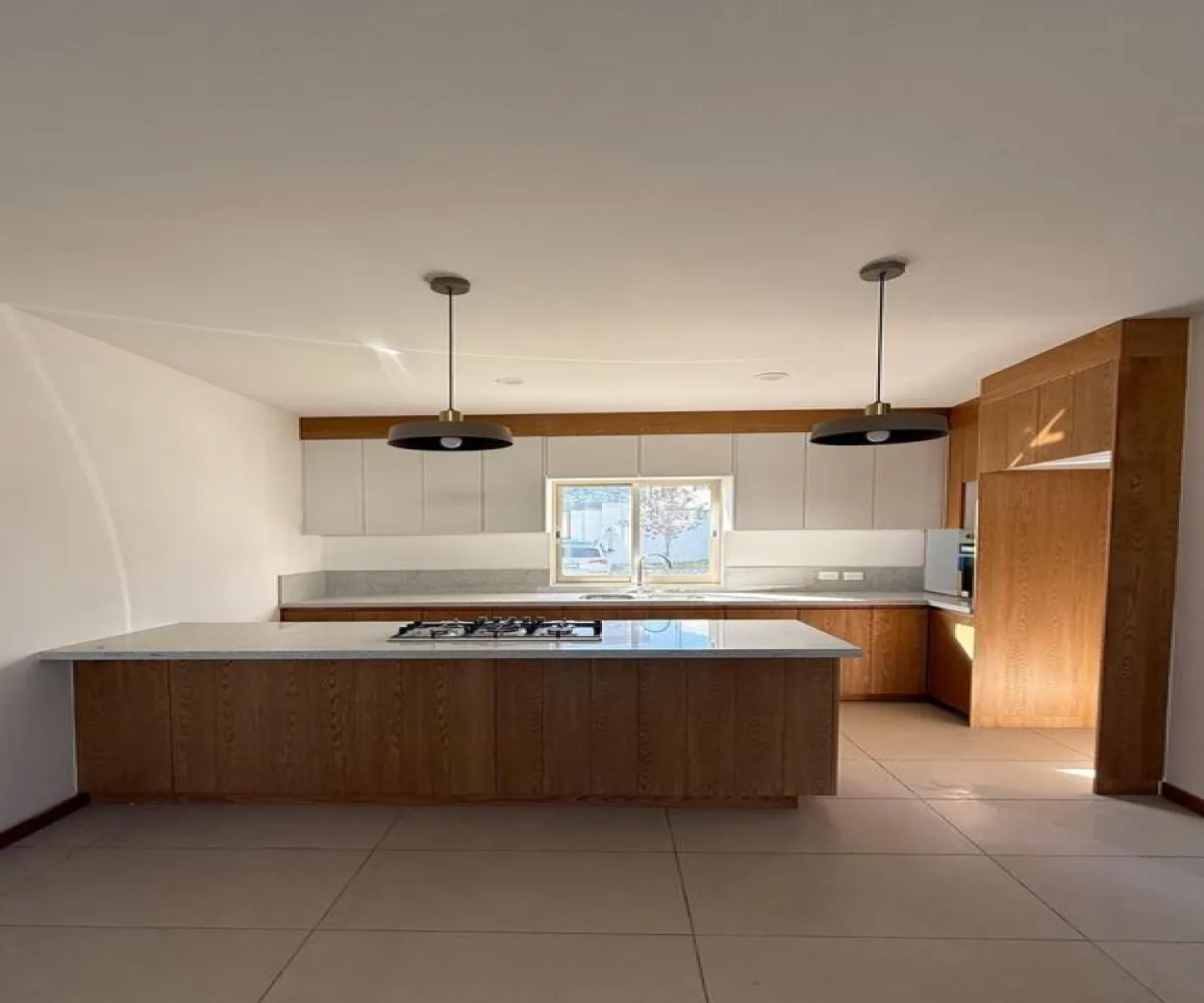 Casa En Venta,Casa Fuerte,Circuito la Almena 94, Tlajomulco de Zúñiga, Jalisco 45645, 3 Habitaciones,4 Baños,Circuito la Almena ,2,p3yHIpY