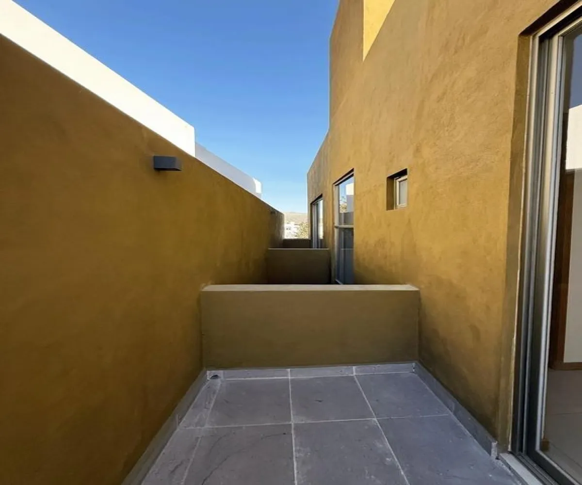 Casa En Venta,Casa Fuerte,Circuito la Almena 94, Tlajomulco de Zúñiga, Jalisco 45645, 3 Habitaciones,4 Baños,Circuito la Almena ,2,p3yHIpY