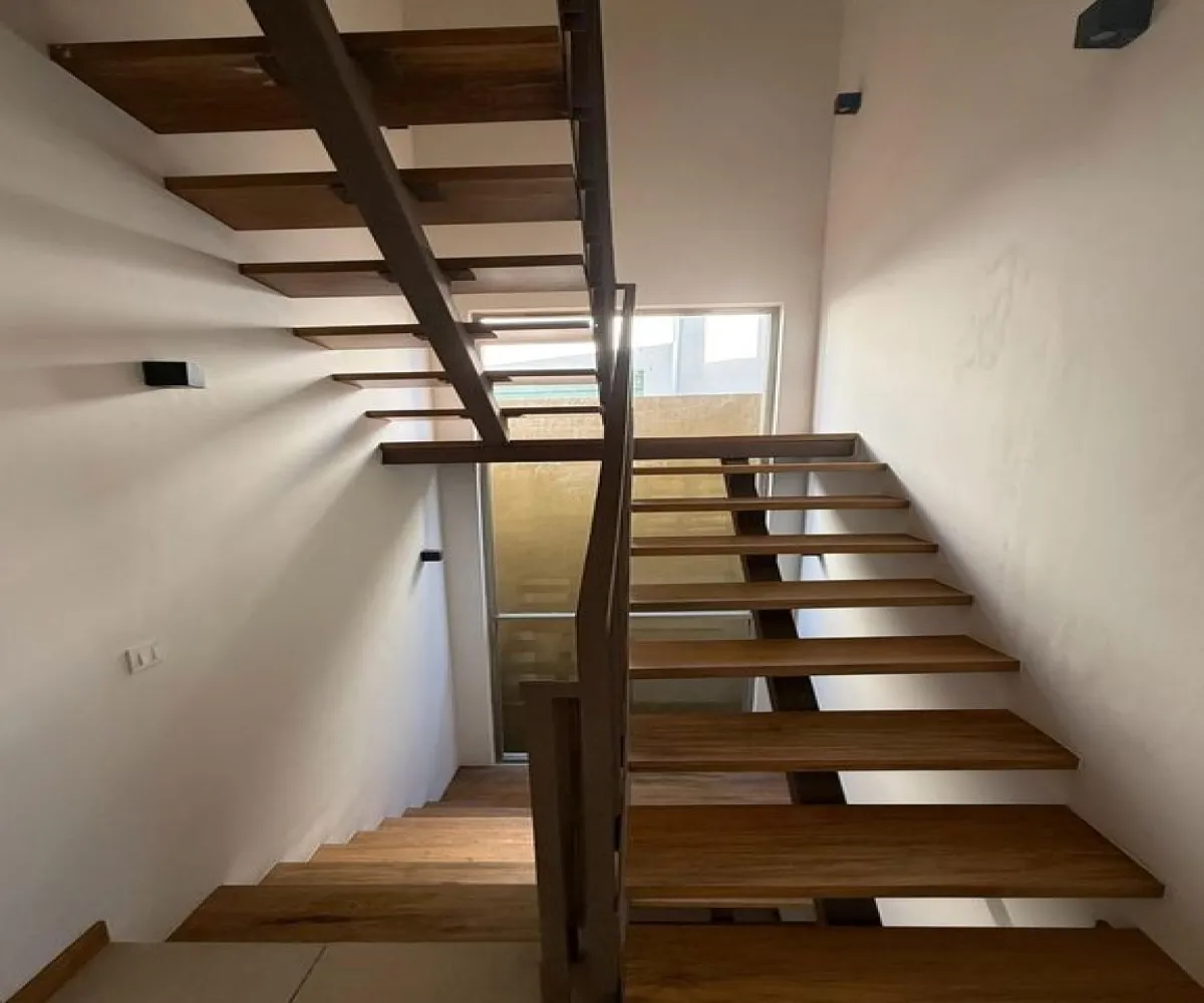 Casa En Venta,Casa Fuerte,Circuito la Almena 94, Tlajomulco de Zúñiga, Jalisco 45645, 3 Habitaciones,4 Baños,Circuito la Almena ,2,p3yHIpY