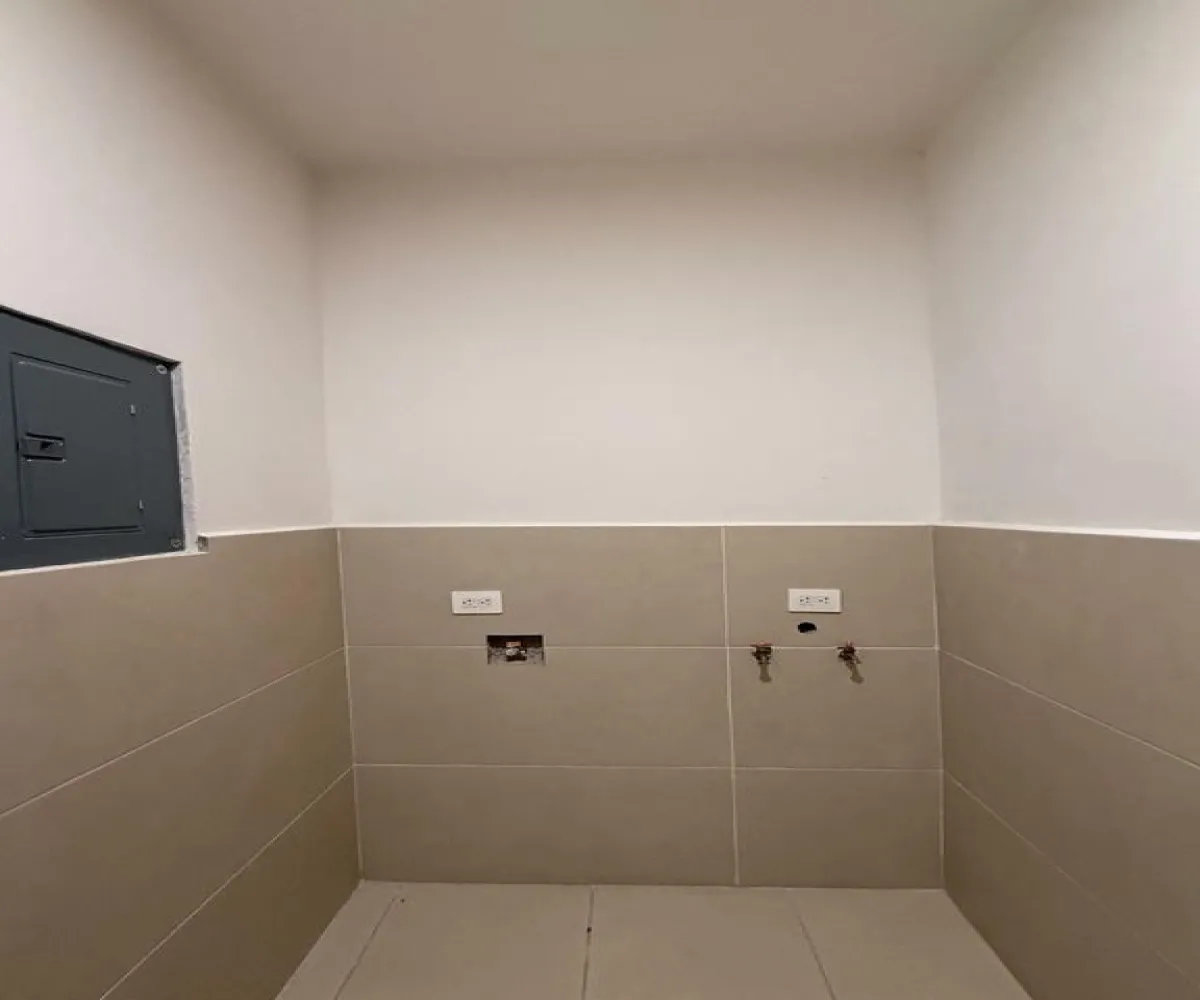 Casa En Venta,Casa Fuerte,Circuito la Almena 94, Tlajomulco de Zúñiga, Jalisco 45645, 3 Habitaciones,4 Baños,Circuito la Almena ,2,p3yHIpY