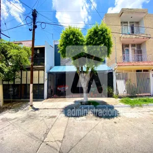 Casa En Venta,Jardines del Country,Calle el Parián 2070, Guadalajara, Jalisco 44210, 6 Habitaciones,2 Baños,Calle el Parián,2,pLusgiB