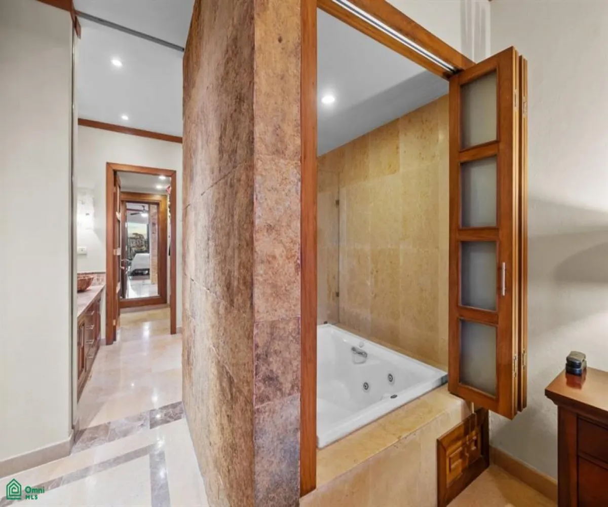 En Venta,El Caloso,Invierno 70 Int 402, Puerto Vallarta, Jalisco 48360, 2 Habitaciones,2 Baños,Invierno,3,MX25902212