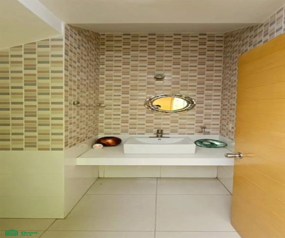 En Venta,Bosques Santa Anita,Circuito Cañada del Tigre 18 D Coto 7, Cond. Cañad, Tlajomulco de Zuniga, Jalisco 45645, 5 Habitaciones,4 Baños,Circuito Cañada del Tigre,3,MX25906196