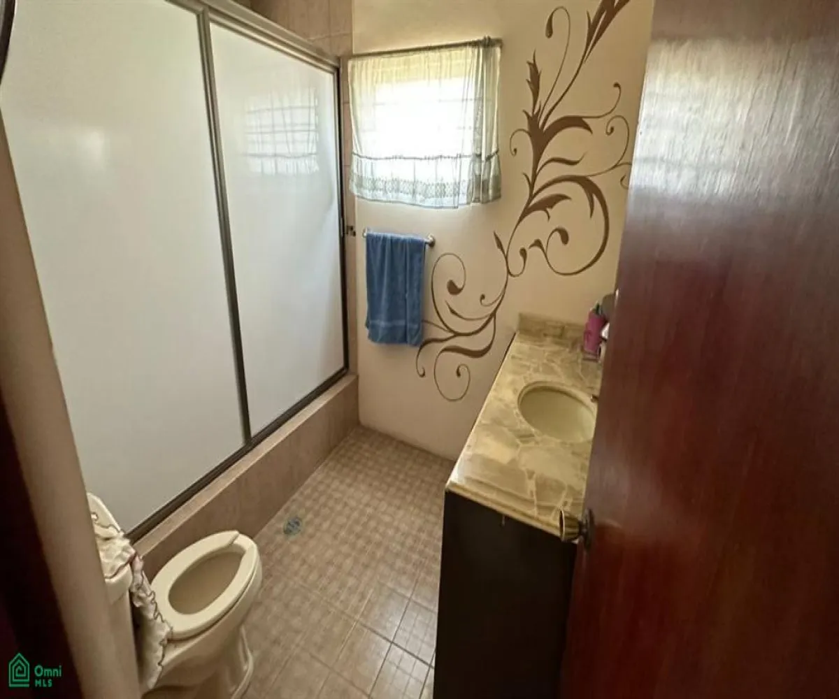 En Venta,Jardines de La Calera,Malvas 140, Tlajomulco de Zuniga, Jalisco 45676, 5 Habitaciones,3 Baños,Malvas,2,MX25908304