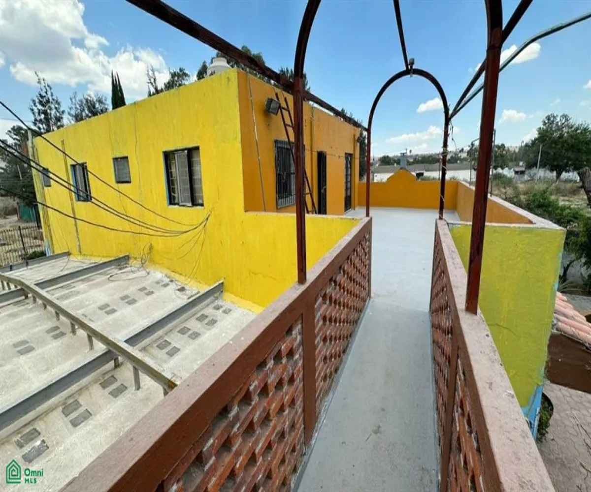 En Venta,Jardines de La Calera,Malvas 140, Tlajomulco de Zuniga, Jalisco 45676, 5 Habitaciones,3 Baños,Malvas,2,MX25908304