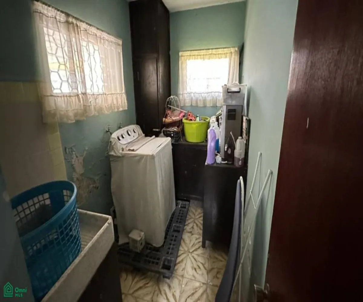 En Venta,Jardines de La Calera,Malvas 140, Tlajomulco de Zuniga, Jalisco 45676, 5 Habitaciones,3 Baños,Malvas,2,MX25908304