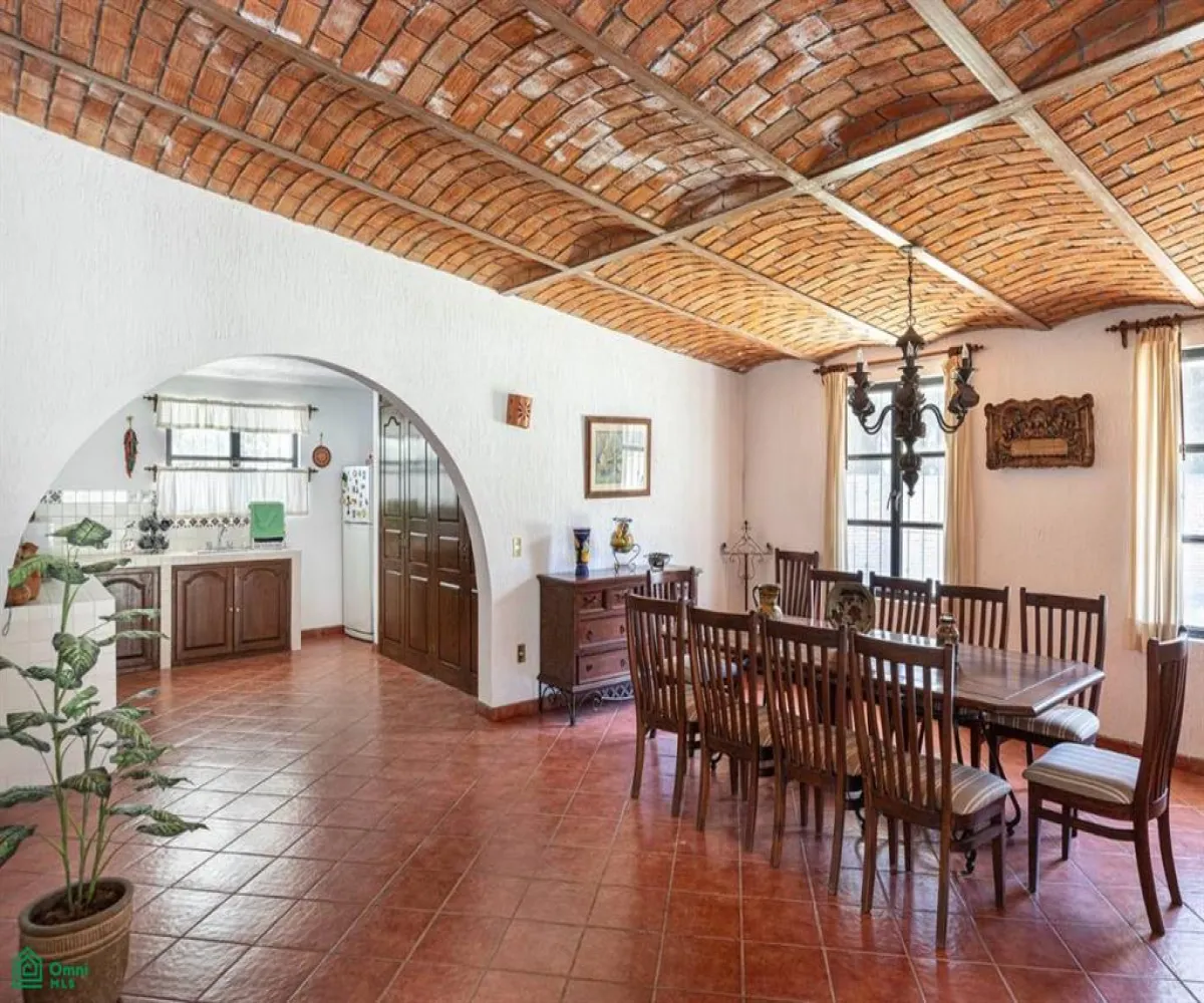 En Venta,Tlajomulco Centro,Camino Real 210, Tlajomulco de Zuniga, Jalisco 45640, 4 Habitaciones,5 Baños,Camino Real,MX25916362