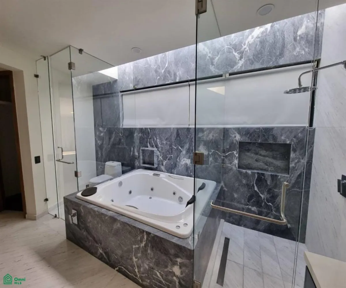 En Venta,Cielo Contry Club,paseo del valle 602, Tlajomulco de Zuniga, Jalisco 45643, 6 Habitaciones,5 Baños,paseo del valle,3,MX25928134