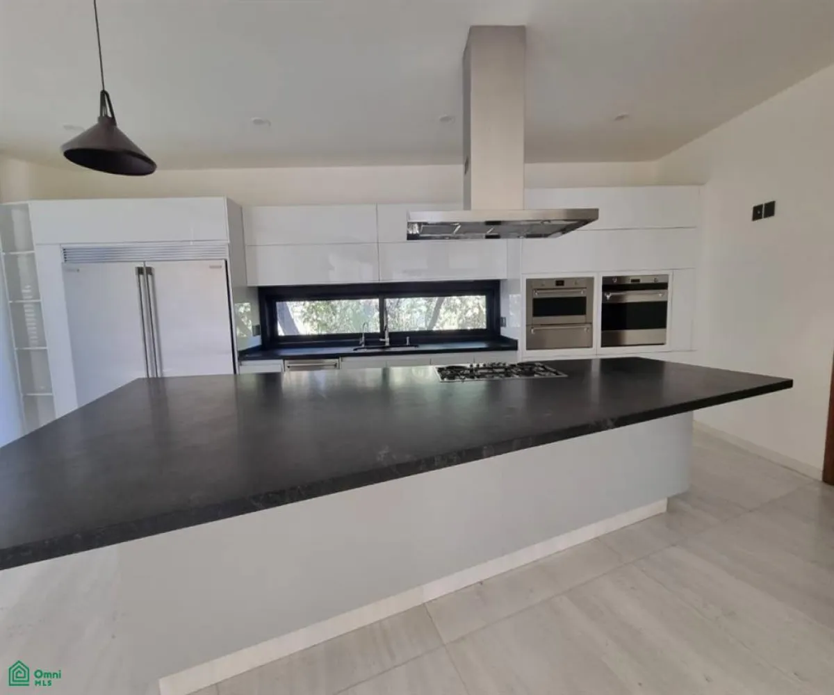 En Venta,Cielo Contry Club,paseo del valle 602, Tlajomulco de Zuniga, Jalisco 45643, 6 Habitaciones,5 Baños,paseo del valle,3,MX25928134