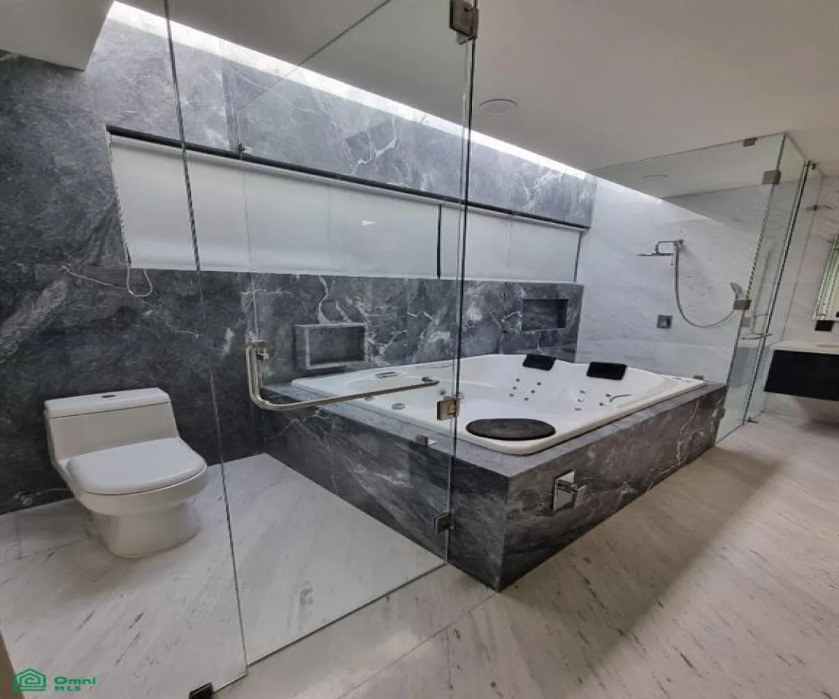 En Venta,Cielo Contry Club,paseo del valle 602, Tlajomulco de Zuniga, Jalisco 45643, 6 Habitaciones,5 Baños,paseo del valle,3,MX25928134