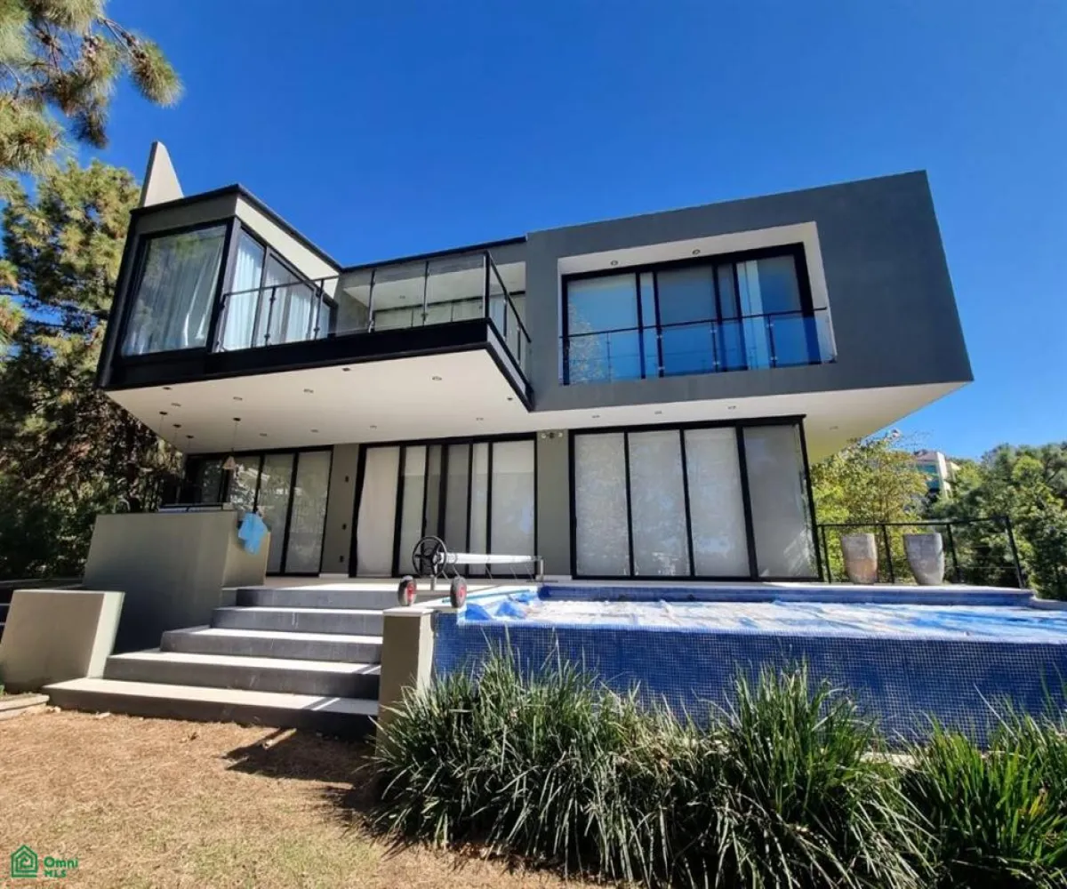 En Renta,Cielo Contry Club,paseo del valle 602, Tlajomulco de Zuniga, Jalisco 45643, 6 Habitaciones,5 Baños,paseo del valle,3,MX25928192