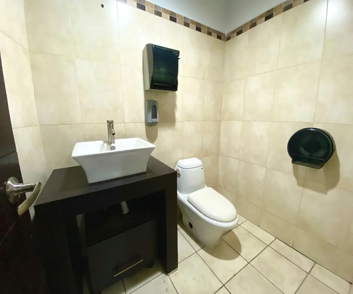 Local En Renta,Vallarta Poniente,Avenida Adolfo López Mateos Sur 180, Guadalajara, Jalisco 44110,Avenida Adolfo López Mateos Sur,1,p6Ckw3N