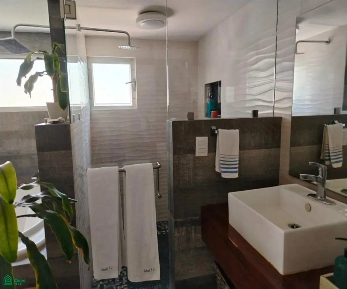 En Venta,Altus Bosques,circuto ébano 112, Tlajomulco de Zuniga, Jalisco 45654, 5 Habitaciones,4 Baños,circuto ébano,2,MX25940863