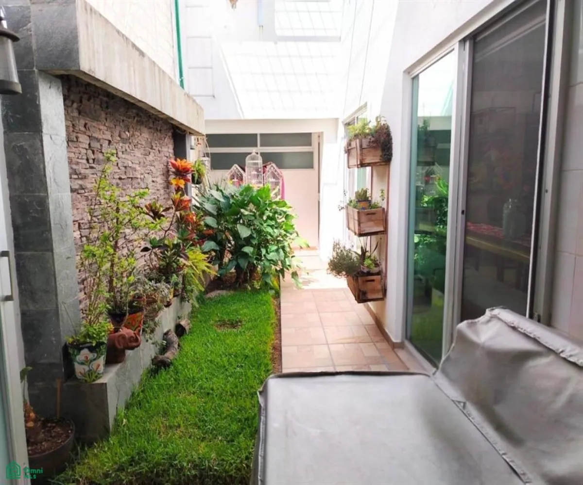 En Venta,Altus Bosques,circuto ébano 112, Tlajomulco de Zuniga, Jalisco 45654, 5 Habitaciones,4 Baños,circuto ébano,2,MX25940863