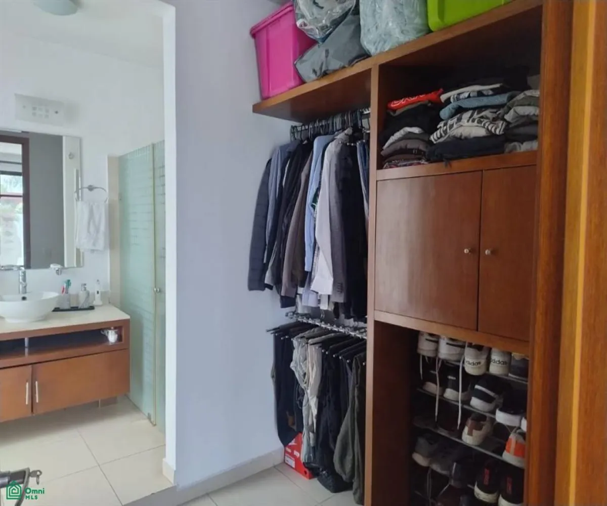 En Venta,Santa Anita Residencial,Francisco I Madero 673, Tlaquepaque, Jalisco 45600, 3 Habitaciones,2 Baños,Francisco I Madero,3,MX25942783