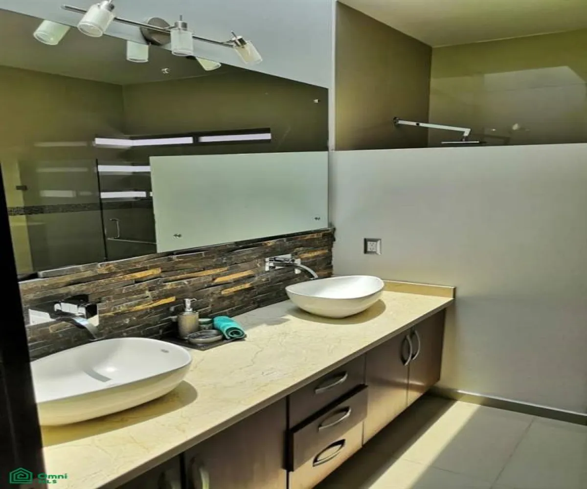 En Venta,La Rioja,Najerilla 851, Tlajomulco de Zuniga, Jalisco 45640, 4 Habitaciones,4 Baños,Najerilla,2,MX25943985