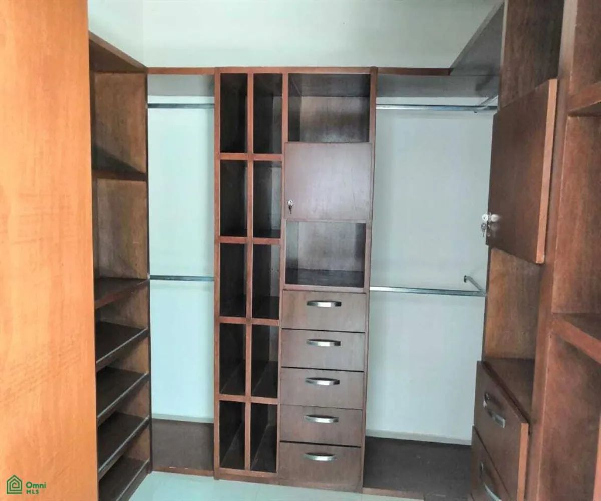 En Venta,La Rioja,Najerilla 851, Tlajomulco de Zuniga, Jalisco 45640, 4 Habitaciones,4 Baños,Najerilla,2,MX25943985