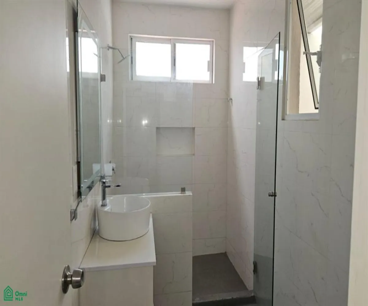 En Venta,Jardines Vallarta,victor hugo 81, Zapopan, Jalisco 45027, 4 Habitaciones,3 Baños,victor hugo,2,MX25946318