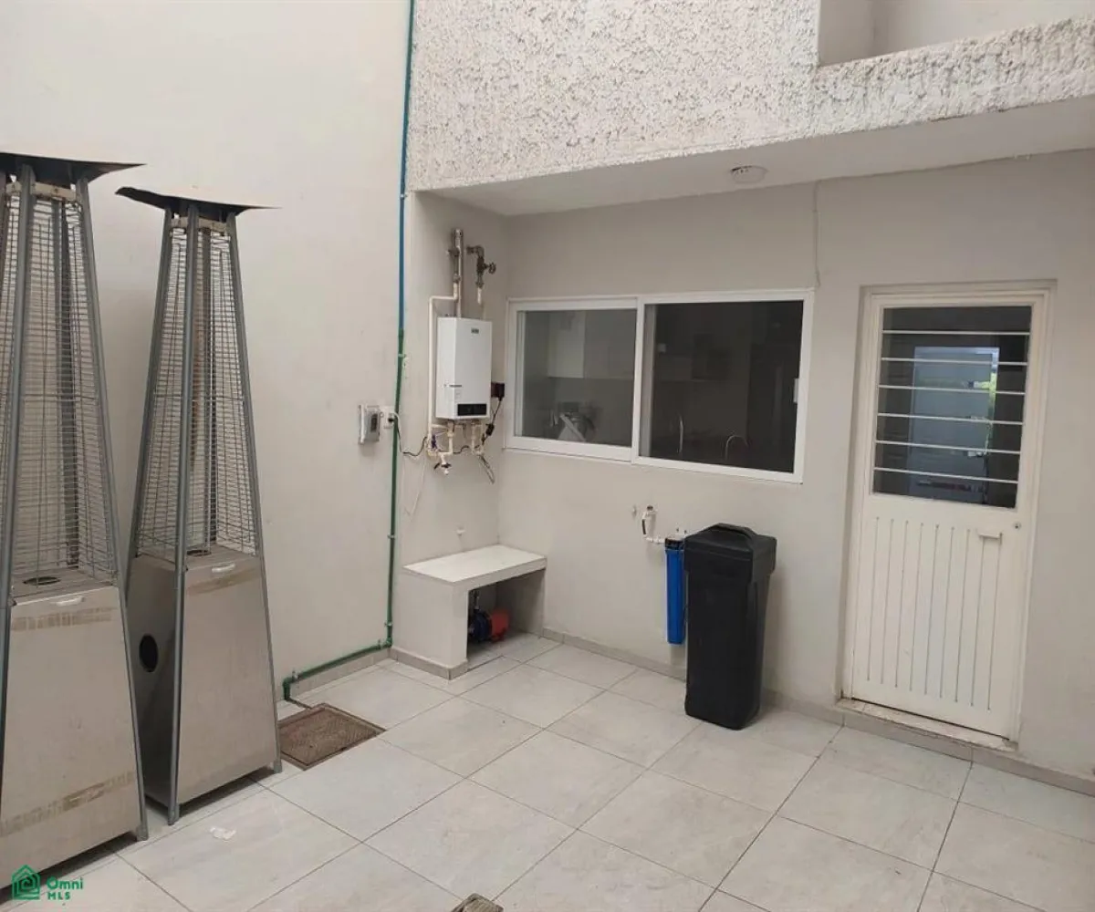 En Venta,Jardines Vallarta,victor hugo 81, Zapopan, Jalisco 45027, 4 Habitaciones,3 Baños,victor hugo,2,MX25946318