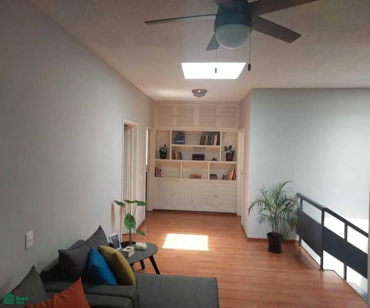 En Venta,Jardines Vallarta,victor hugo 81, Zapopan, Jalisco 45027, 4 Habitaciones,3 Baños,victor hugo,2,MX25946318