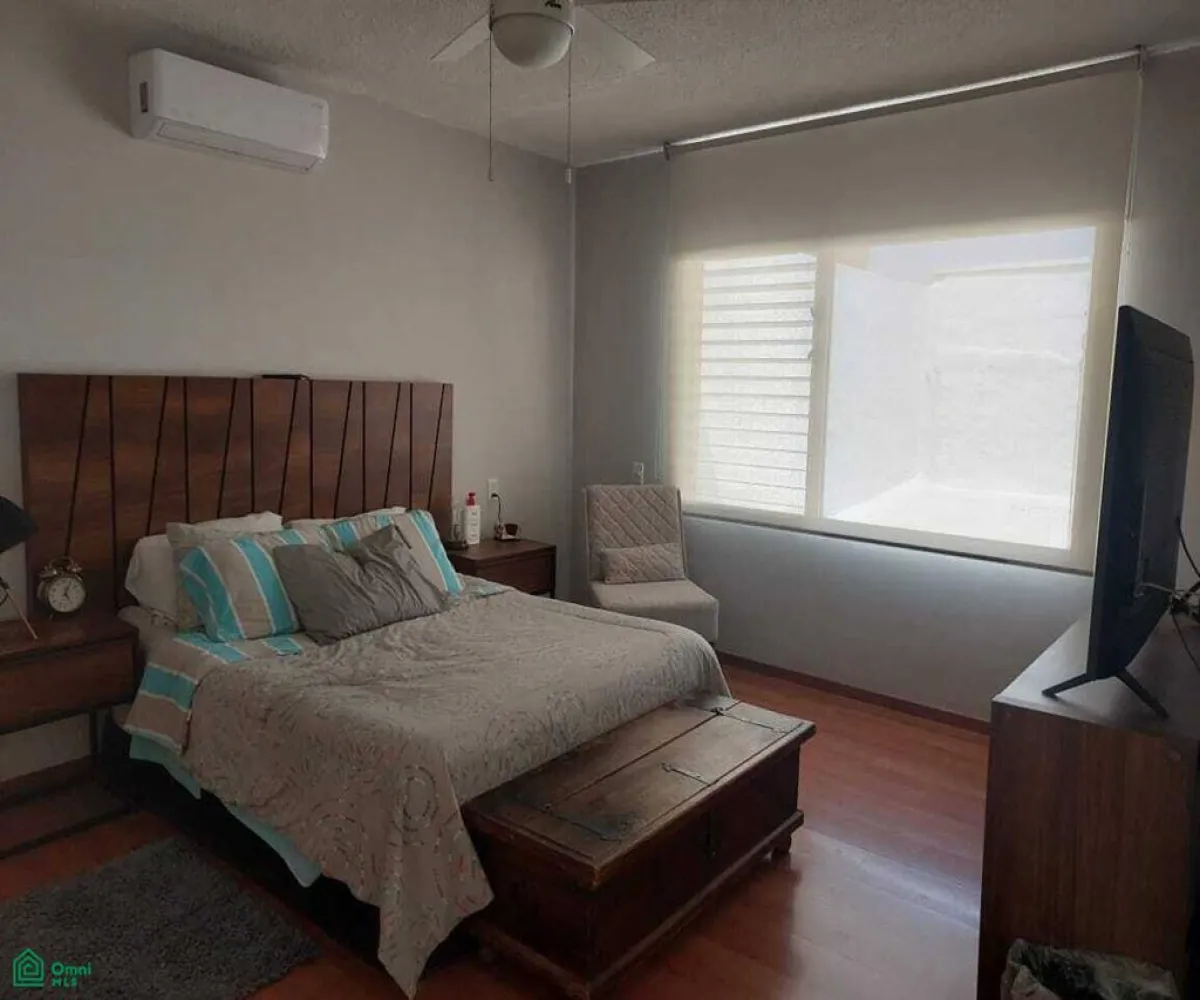 En Venta,Jardines Vallarta,victor hugo 81, Zapopan, Jalisco 45027, 4 Habitaciones,3 Baños,victor hugo,2,MX25946318